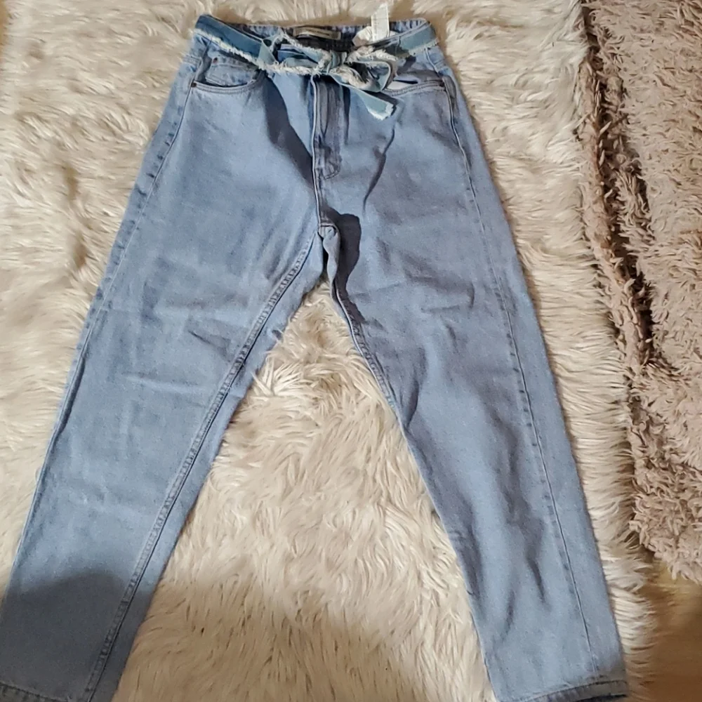 **Zara Jeans with Removable Denim Belt Tie Size 6**